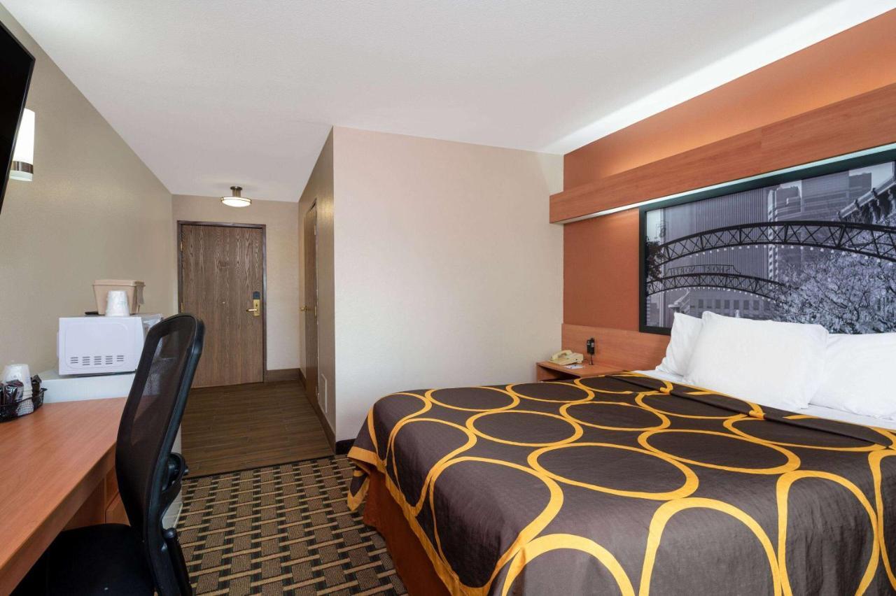 Super 8 By Wyndham Columbus West Hotel Eksteriør billede